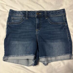 NWOT Hippie girl regular rise midi denim shorts
